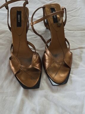 Vintage DKNY Made In Italy Sandals In Unique Copper.  Women's 7